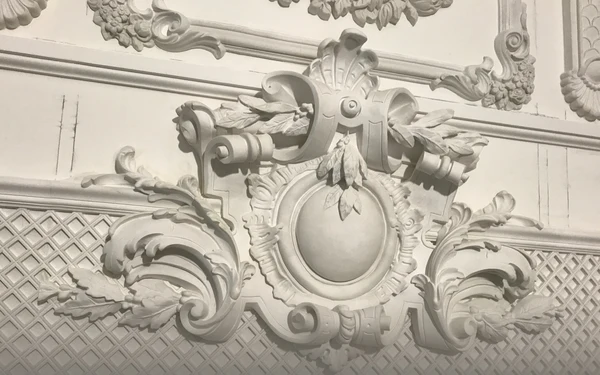 Как выбрать гипсовую лепнину для квартиры: советы дизайнера и производителя