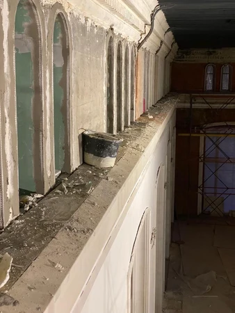 Реставрация арочных лепных обрамлений и орнаментального карниза на объекте культурного наследия — завод «ЭКОЛЕПНИНА»