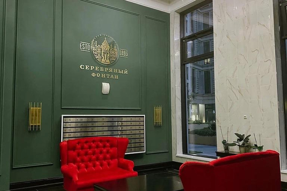Гипсовые карнизы и настенные молдинги в лобби ЖК «Серебряный фонтан» — завод «ЭКОЛЕПНИНА»