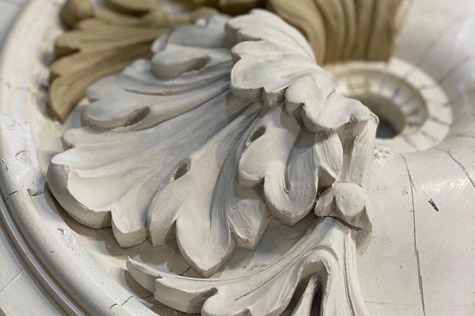 Изготовление гипсовой потолочной розетки с растительным орнаментом — завод «ЭКОЛЕПНИНА»